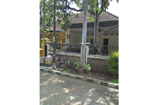 Rumah bangunan Belanda luas di pusat kota Malang