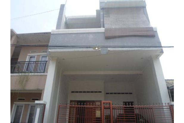 Rumah 2 Lantai Dengan 2 Carport