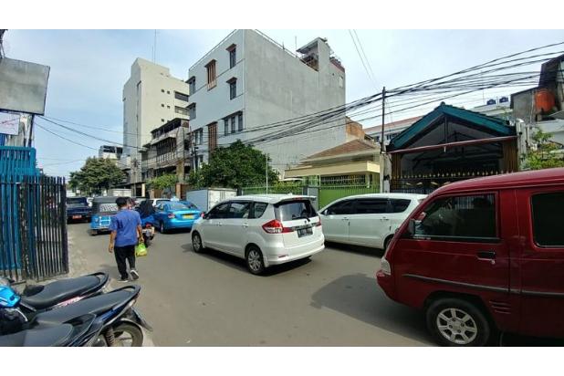 Bangunan komersil pggr jln Ry Gn Sahari jakpus