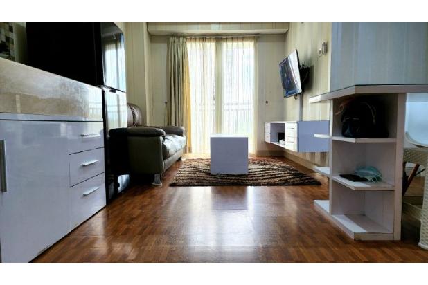 3BR Trivium Terrace Cikarang hadap pool & danau di sudut lt 3