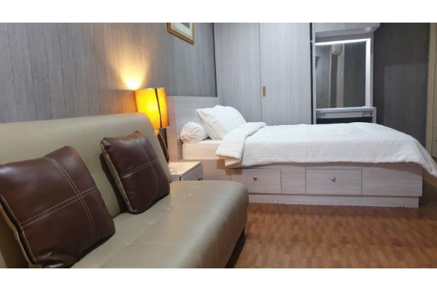 3BR Trivium Terrace Cikarang hadap pool & danau di sudut lt 3