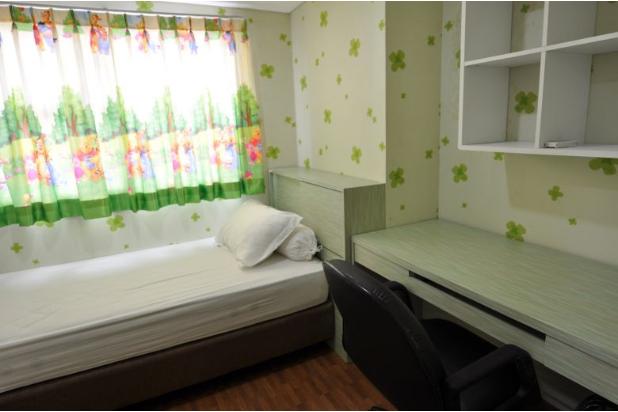 3BR Trivium Terrace Cikarang hadap pool & danau di sudut lt 3