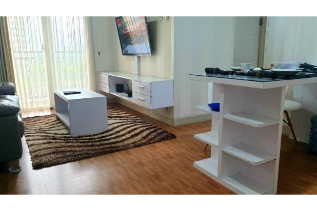 3BR Trivium Terrace Cikarang hadap pool & danau di sudut lt 3