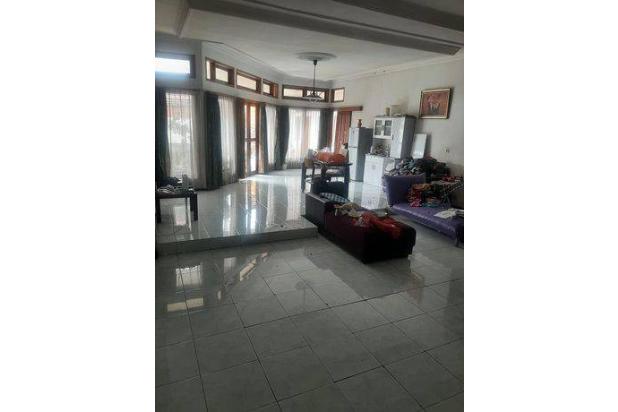 RUMAH BESAR DI KOMPLEK CIMAHI SAYAP GADOBANGKONG DILENGKAPI DENGAN PENDOPO