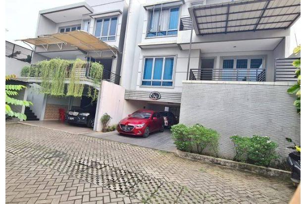 Rumah dalam cluster di pasar minggu Jakarta selatan 
