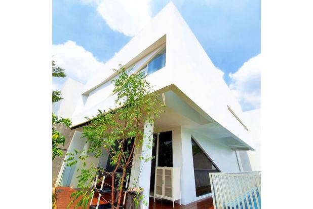 RUMAH DI AMPERA MINIMALIS JAKARTA SELATAN DENGAN KOLAM RENANG