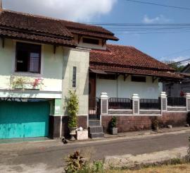 Dijual Rumah 2 Lantai, Asri dan Nyaman, Perum Bumi Kertasari,