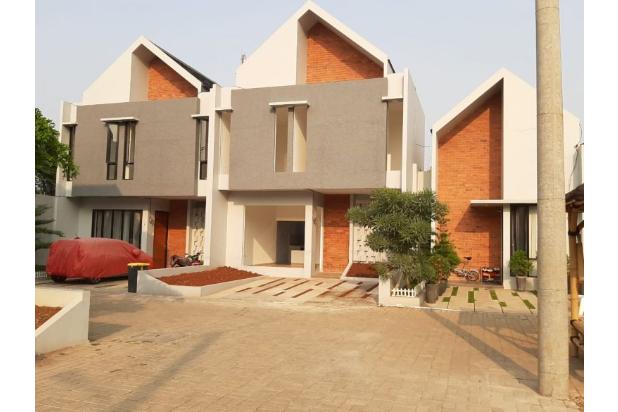 Rumah Baru 2Lt, Siap Huni, Hdp Barat, Lingk. Nyaman dlm Cluster di Limo Tengah