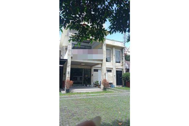 Bangunan Komersil di Tengah Kota Mataram 
