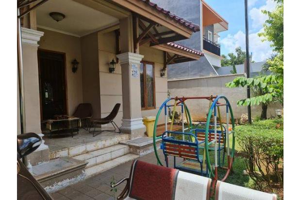 Rumah 2 lantai siap huni rapi terawat 