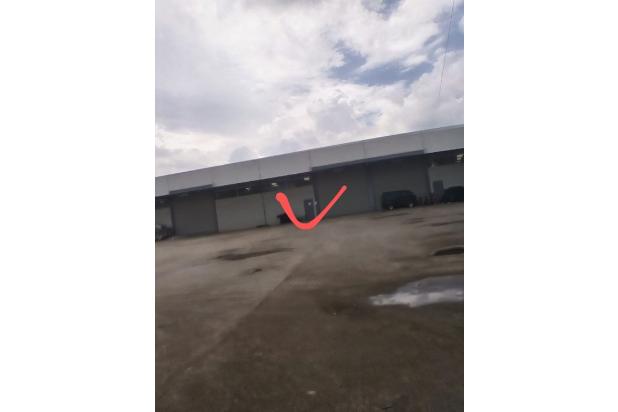 gudang kondisi baru dekat pintu tol seroja