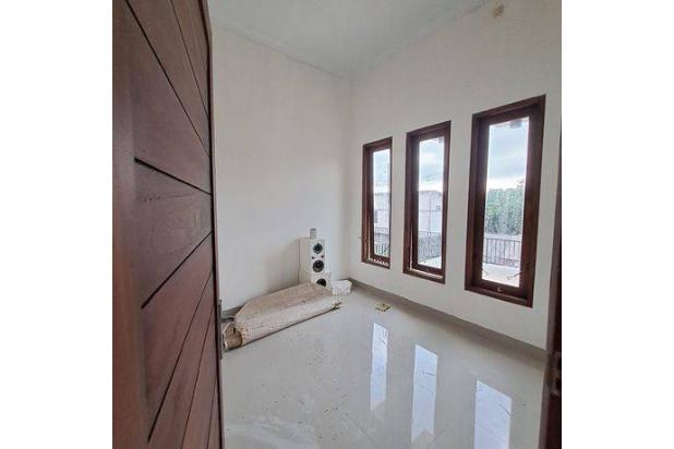 Rumah Konsep Modern Dengan Balkoni Dekat Kampus Pgri Yogyakarta