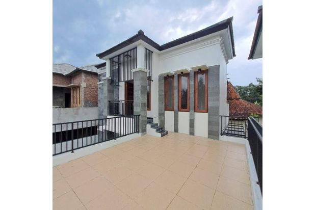 Rumah Konsep Modern Dengan Balkoni Dekat Kampus Pgri Yogyakarta