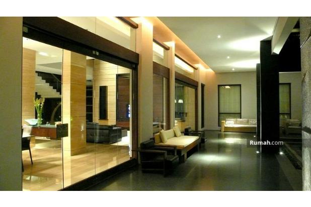 RUMAH LUX HALAMAN LUAS ADA KOLAM RENANG DUA LANTAI DI KOMPLEK BUDI INDAH, SETIABUDI, UPI, BANDUNG UTARA, BANDUNG
