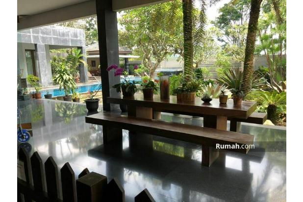 RUMAH LUX HALAMAN LUAS ADA KOLAM RENANG DUA LANTAI DI KOMPLEK BUDI INDAH, SETIABUDI, UPI, BANDUNG UTARA, BANDUNG