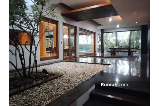 RUMAH LUX HALAMAN LUAS ADA KOLAM RENANG DUA LANTAI DI KOMPLEK BUDI INDAH, SETIABUDI, UPI, BANDUNG UTARA, BANDUNG