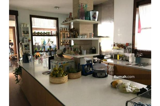 RUMAH LUX HALAMAN LUAS ADA KOLAM RENANG DUA LANTAI DI KOMPLEK BUDI INDAH, SETIABUDI, UPI, BANDUNG UTARA, BANDUNG