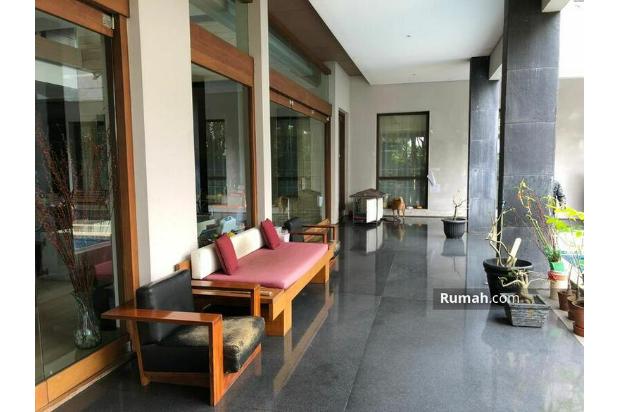 RUMAH LUX HALAMAN LUAS ADA KOLAM RENANG DUA LANTAI DI KOMPLEK BUDI INDAH, SETIABUDI, UPI, BANDUNG UTARA, BANDUNG