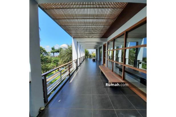 RUMAH LUX HALAMAN LUAS ADA KOLAM RENANG DUA LANTAI DI KOMPLEK BUDI INDAH, SETIABUDI, UPI, BANDUNG UTARA, BANDUNG
