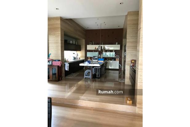 RUMAH LUX HALAMAN LUAS ADA KOLAM RENANG DUA LANTAI DI KOMPLEK BUDI INDAH, SETIABUDI, UPI, BANDUNG UTARA, BANDUNG