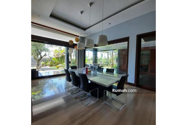 RUMAH LUX HALAMAN LUAS ADA KOLAM RENANG DUA LANTAI DI KOMPLEK BUDI INDAH, SETIABUDI, UPI, BANDUNG UTARA, BANDUNG