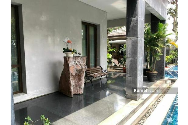 RUMAH LUX HALAMAN LUAS ADA KOLAM RENANG DUA LANTAI DI KOMPLEK BUDI INDAH, SETIABUDI, UPI, BANDUNG UTARA, BANDUNG