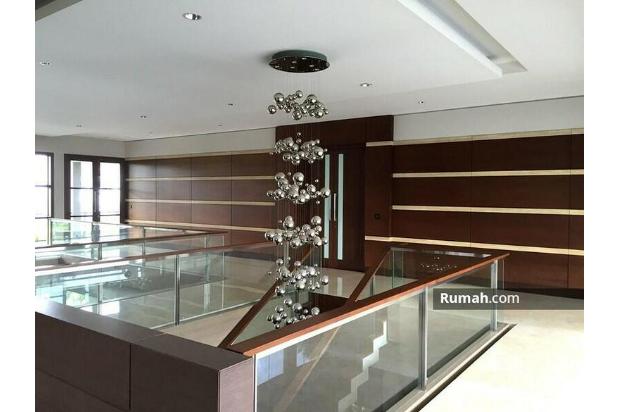 RUMAH LUX HALAMAN LUAS ADA KOLAM RENANG DUA LANTAI DI KOMPLEK BUDI INDAH, SETIABUDI, UPI, BANDUNG UTARA, BANDUNG