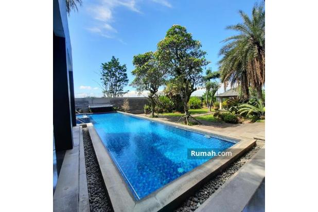 RUMAH LUX HALAMAN LUAS ADA KOLAM RENANG DUA LANTAI DI KOMPLEK BUDI INDAH, SETIABUDI, UPI, BANDUNG UTARA, BANDUNG