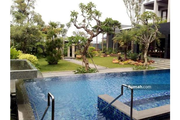 RUMAH LUX HALAMAN LUAS ADA KOLAM RENANG DUA LANTAI DI KOMPLEK BUDI INDAH, SETIABUDI, UPI, BANDUNG UTARA, BANDUNG