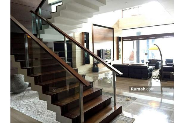 RUMAH LUX HALAMAN LUAS ADA KOLAM RENANG DUA LANTAI DI KOMPLEK BUDI INDAH, SETIABUDI, UPI, BANDUNG UTARA, BANDUNG