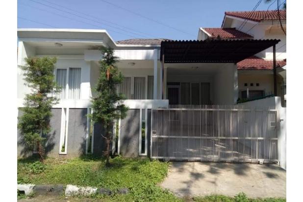 Rumah minimalis di Setiabudi Regency