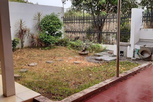 0738 Dijual Rumah 200m SHM Darmo Sentosa Raya Surabaya