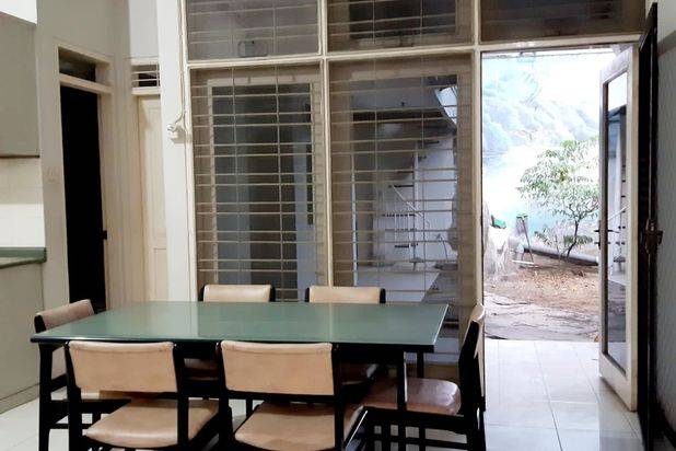 0738 Dijual Rumah 200m SHM Darmo Sentosa Raya Surabaya