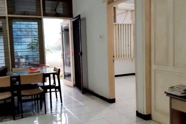 0738 Dijual Rumah 200m SHM Darmo Sentosa Raya Surabaya
