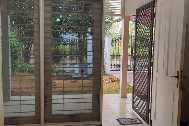 0738 Dijual Rumah 200m SHM Darmo Sentosa Raya Surabaya