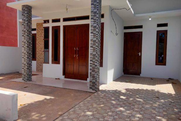 Rumah samping alfamart jl utama row jl lebar