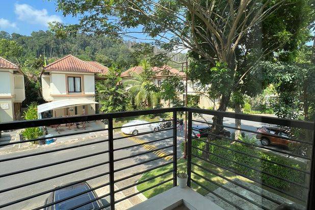 Rumah 2 Lantai Villa Panbil,Furnished (Hadap Barat)