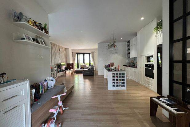 Rumah 2 Lantai Villa Panbil,Furnished (Hadap Barat)