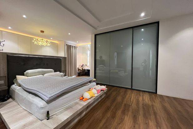 Rumah 2 Lantai Villa Panbil,Furnished (Hadap Barat)