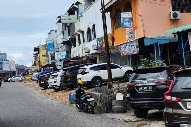 Ruko 3Lantai Siap Pakai, Batama nusa permai ( seberang Lucky Plaza ) Nagoya