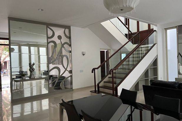 Rumah Pakuwon City Cluster Depan Virginia Regency