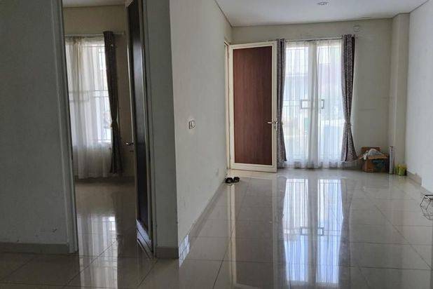 Rumah modern minimalis tengah kota Semarang daerah elit siap pakai dekat tol dekat Akpol dekat sekolah internasional disewakan di Graha Candi Golf Jangli Candisari Semarang atas