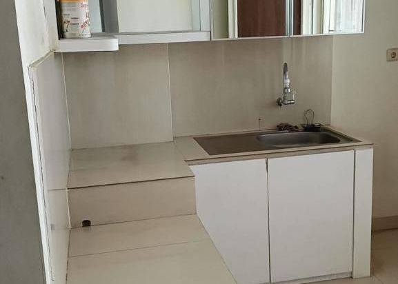 Rumah modern minimalis tengah kota Semarang daerah elit siap pakai dekat tol dekat Akpol dekat sekolah internasional disewakan di Graha Candi Golf Jangli Candisari Semarang atas