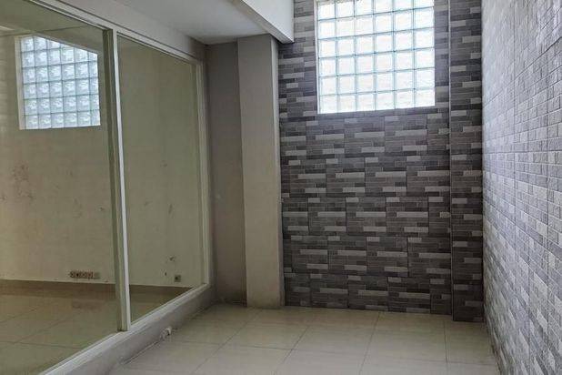 Rumah modern minimalis tengah kota Semarang daerah elit siap pakai dekat tol dekat Akpol dekat sekolah internasional disewakan di Graha Candi Golf Jangli Candisari Semarang atas
