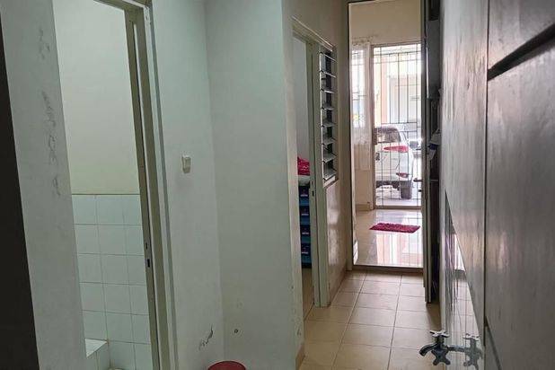 Rumah modern minimalis tengah kota Semarang daerah elit siap pakai dekat tol dekat Akpol dekat sekolah internasional disewakan di Graha Candi Golf Jangli Candisari Semarang atas