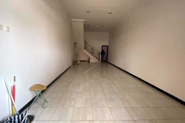 Ruko strategis ramai tengah kota Semarang dekat kampus Undip dekat pintu tol dijual di jl raya Jati raya Banyumanik Semarang selatan