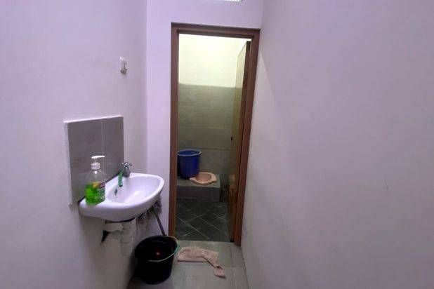 Ruko strategis ramai tengah kota Semarang dekat kampus Undip dekat pintu tol disewakan di jl raya Jati raya Banyumanik Semarang selatan