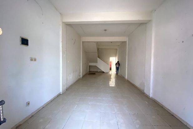Ruko strategis ramai tengah kota Semarang dekat kampus Undip dekat pintu tol disewakan di jl raya Durian raya Banyumanik Semarang Selatan