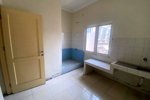 Ruko strategis ramai tengah kota Semarang dekat kampus Undip dekat pintu tol disewakan di jl raya Durian raya Banyumanik Semarang Selatan