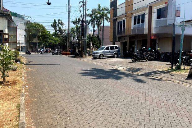 Ruko strategis ramai tengah kota Semarang dekat kampus Undip dekat pintu tol disewakan di jl raya Durian raya Banyumanik Semarang Selatan